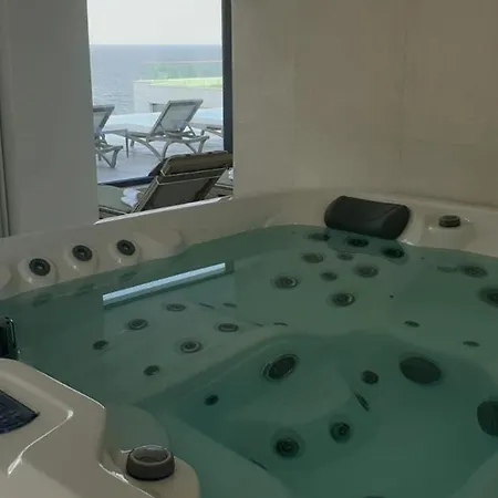 Onix Infinity Pool & 29
