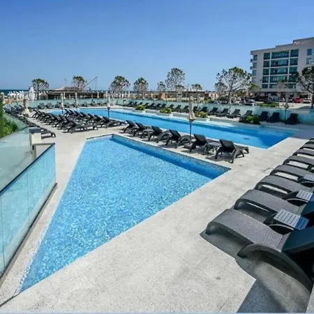 Onix Infinity Pool & 29